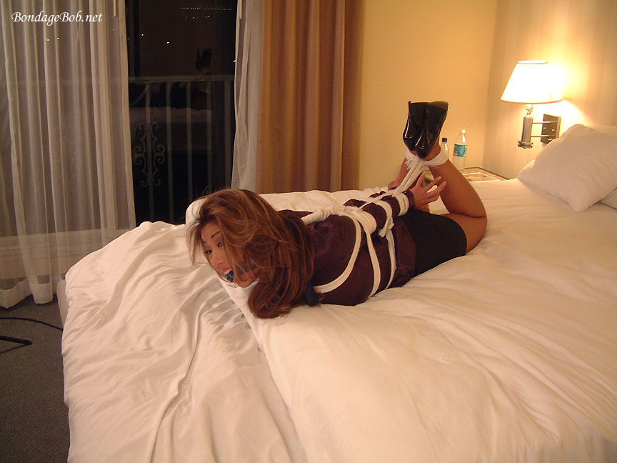 Tied Sexy Beauties 85-2