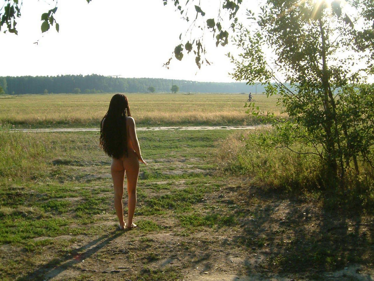 Two naked girl with dreadlocks show their shaved pussies at