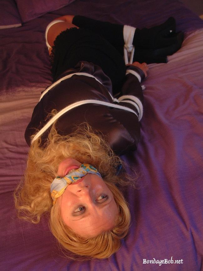 Tied Sexy Beauties 110-2