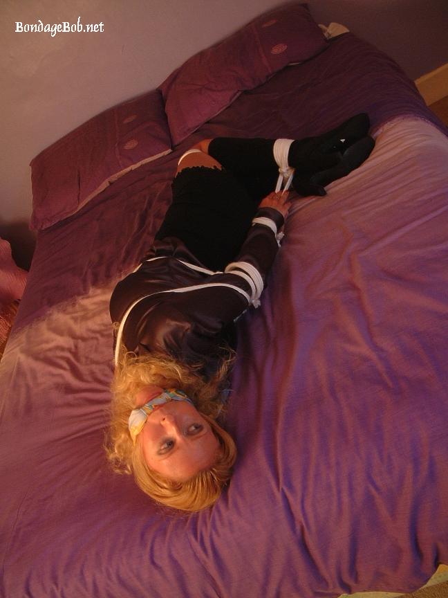 Tied Sexy Beauties 110-2