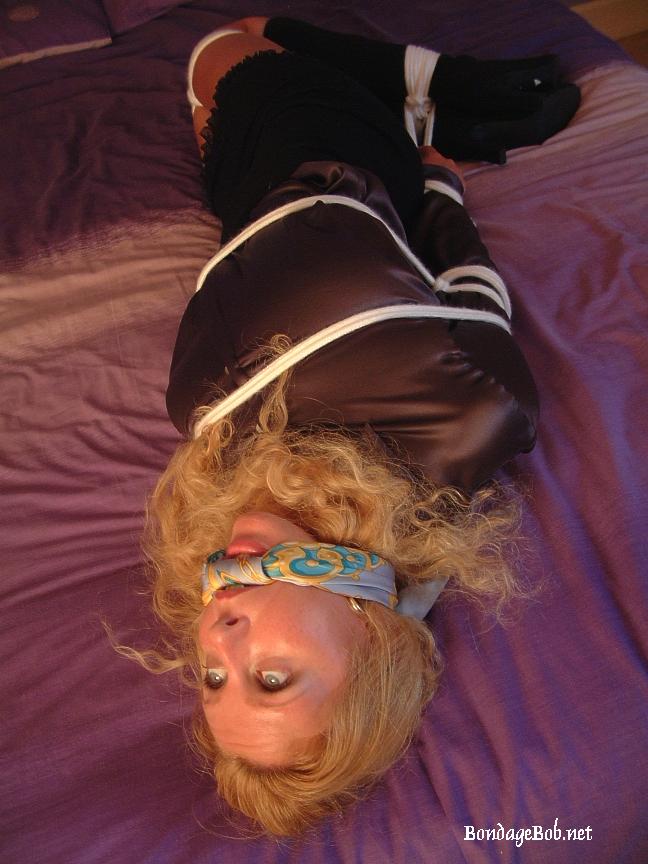 Tied Sexy Beauties 110-2