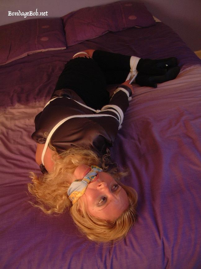 Tied Sexy Beauties 110-2