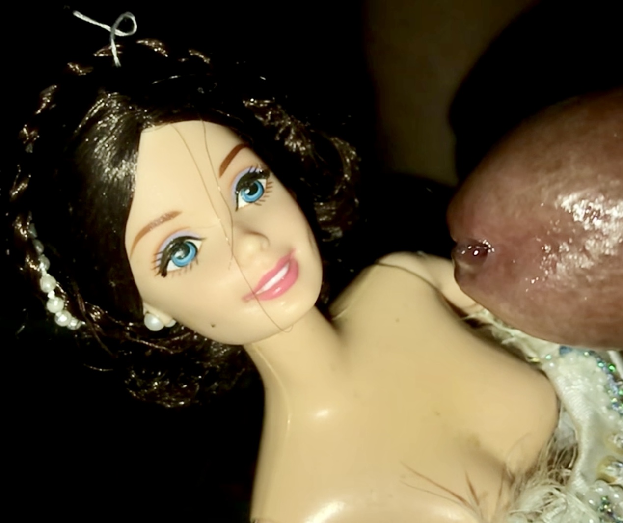 Smelly secondhand Barbie gets facial cumshot