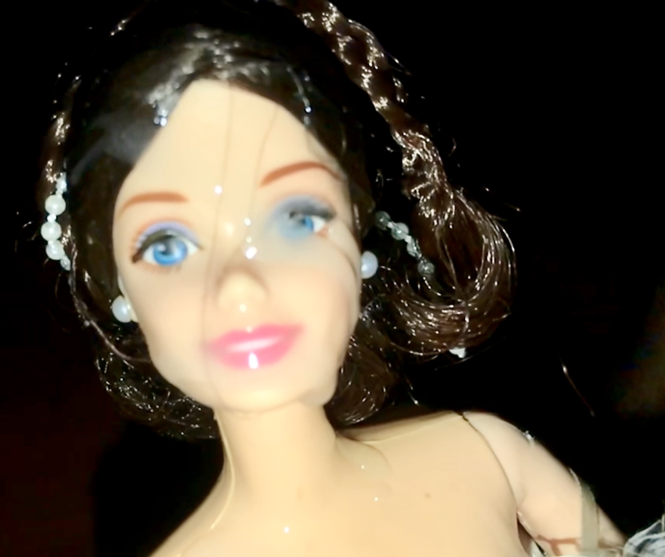 Smelly secondhand Barbie gets facial cumshot