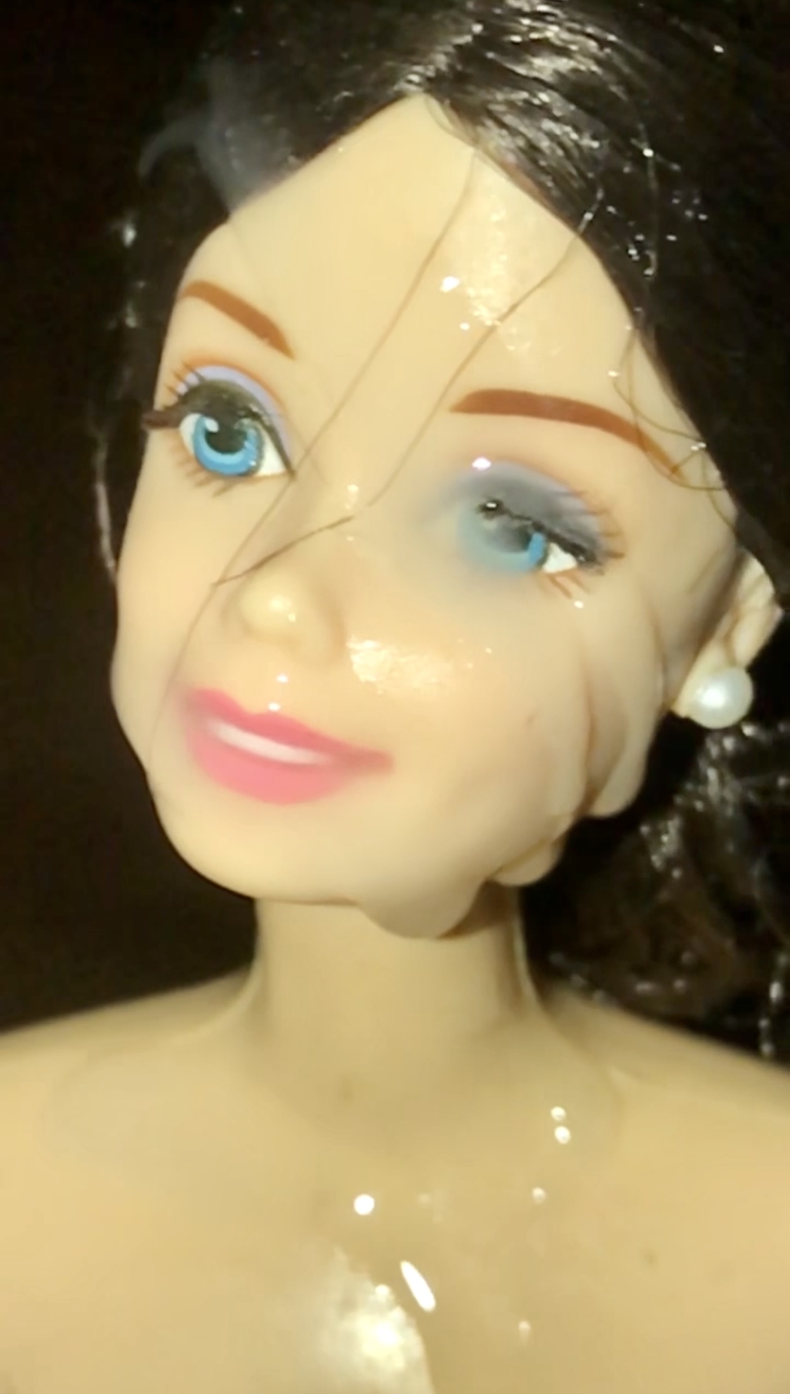 Smelly secondhand Barbie gets facial cumshot