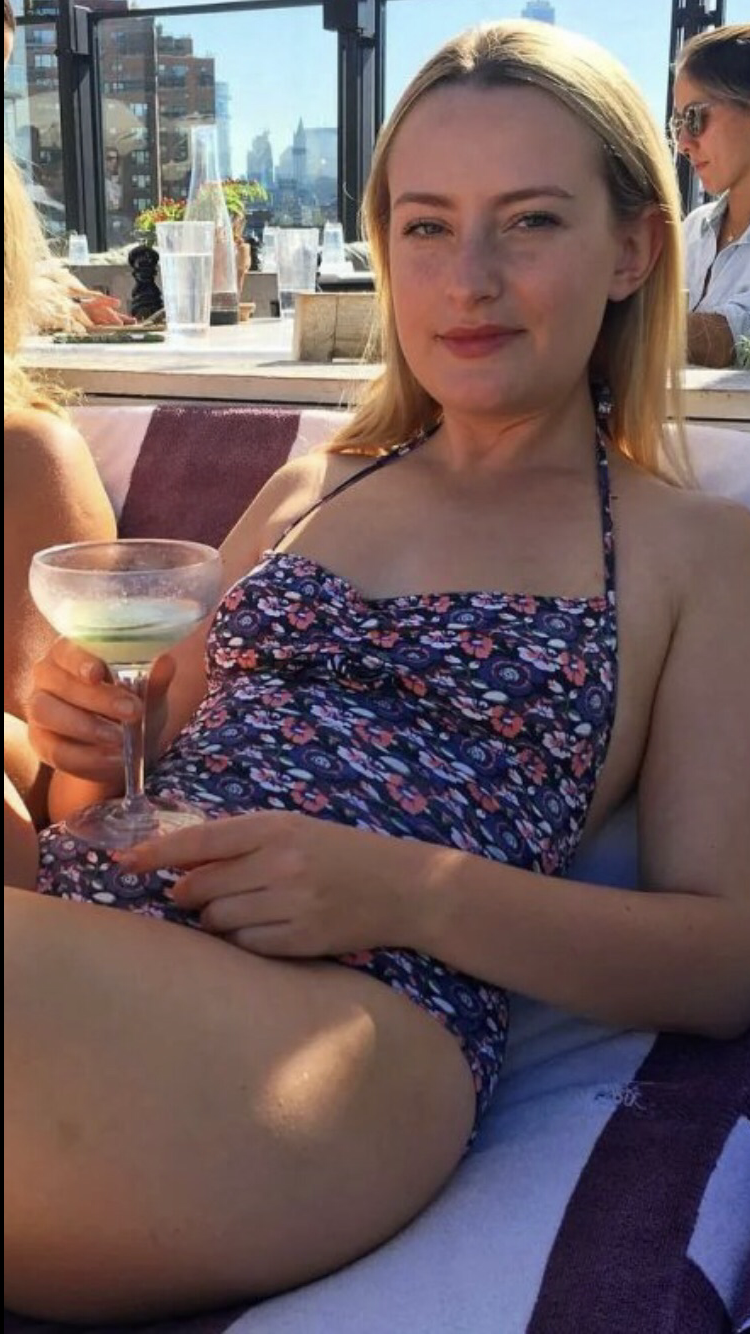 amelia dimoldenberg Hot pics