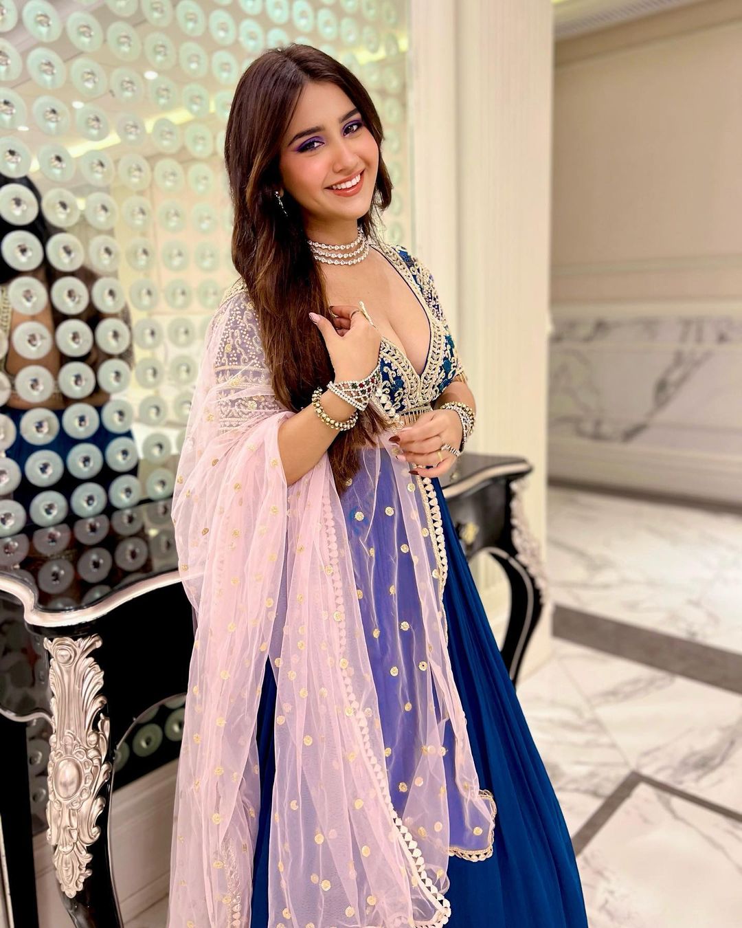 Exposing this desi whore Roshni