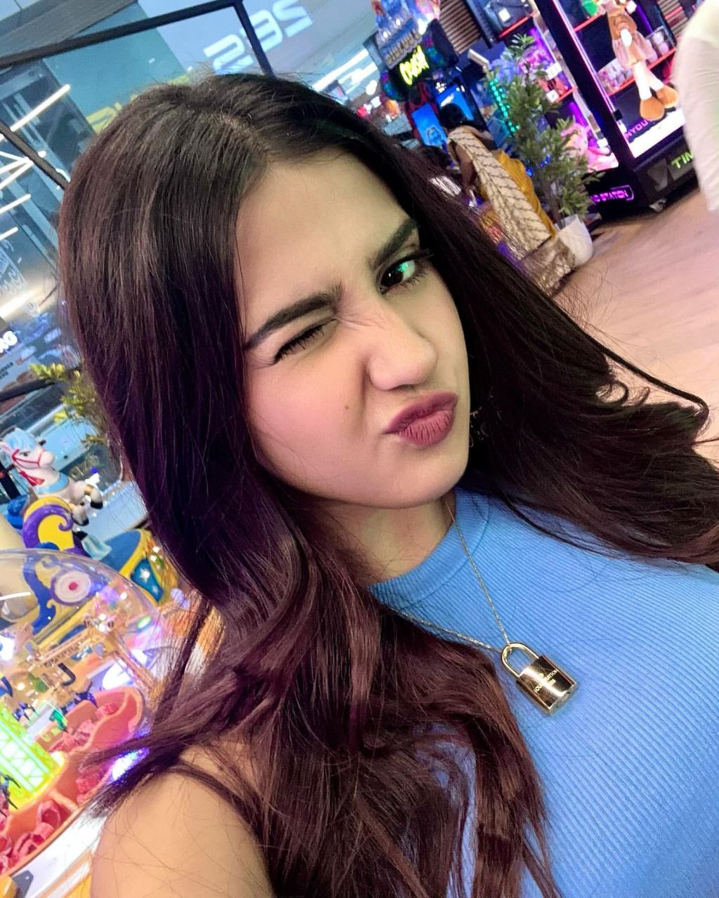 Exposing this desi whore Roshni