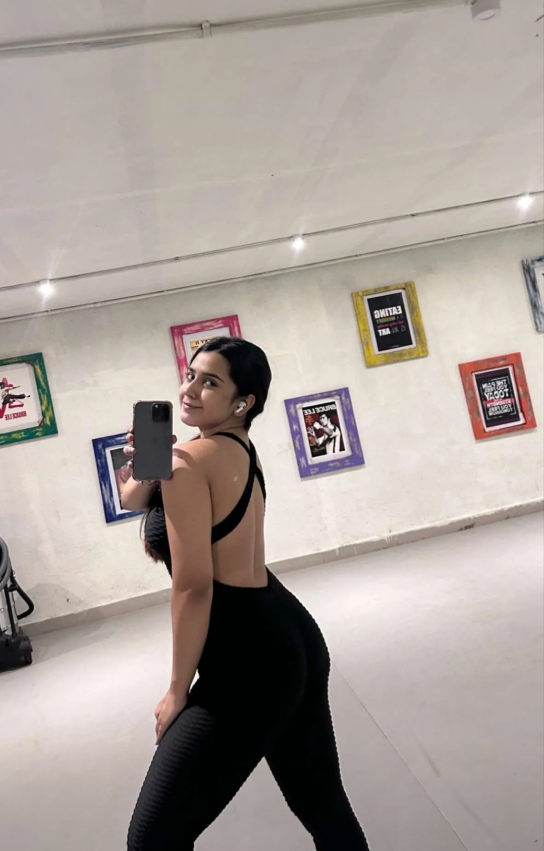 Exposing this desi whore Roshni