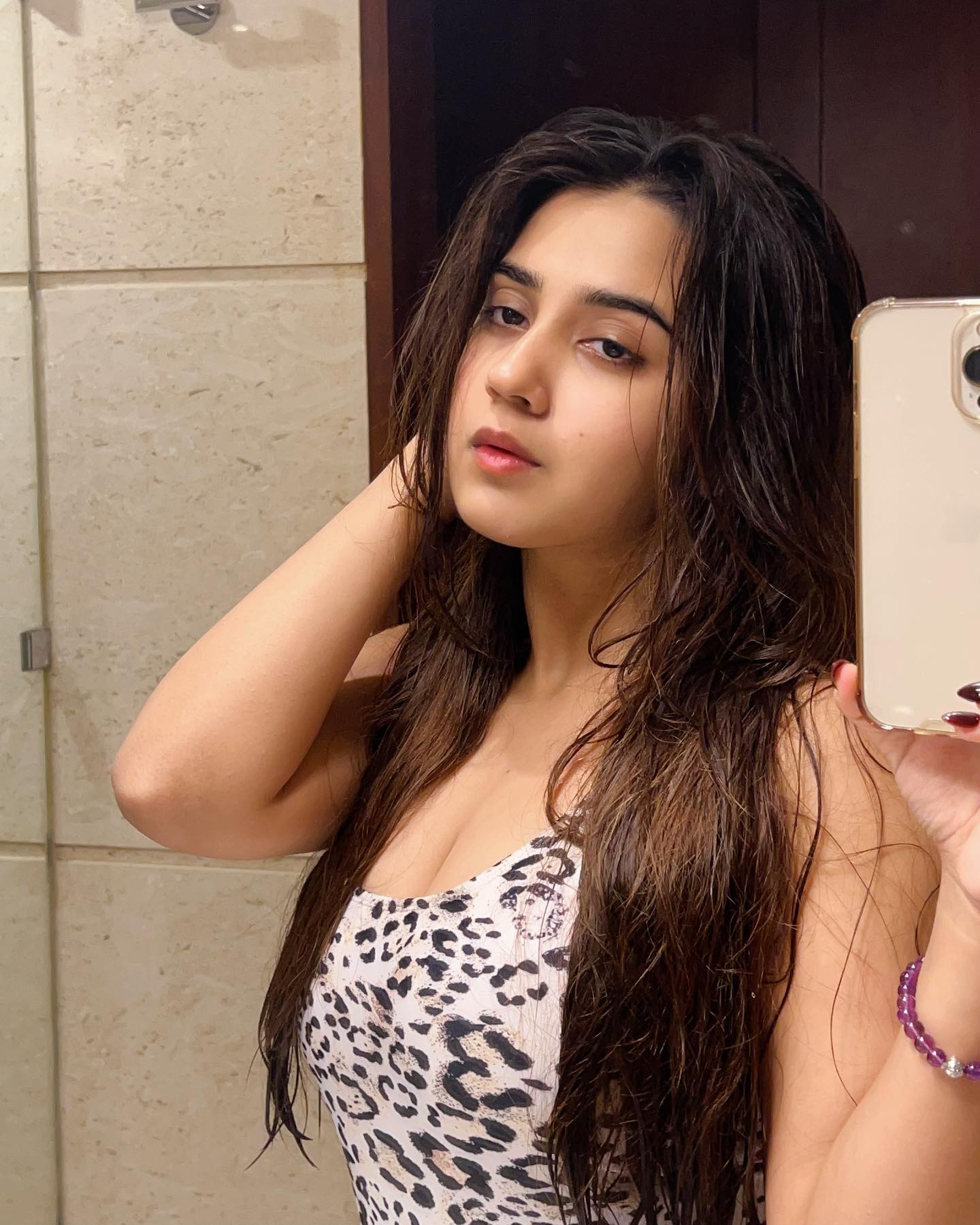 Exposing this desi whore Roshni