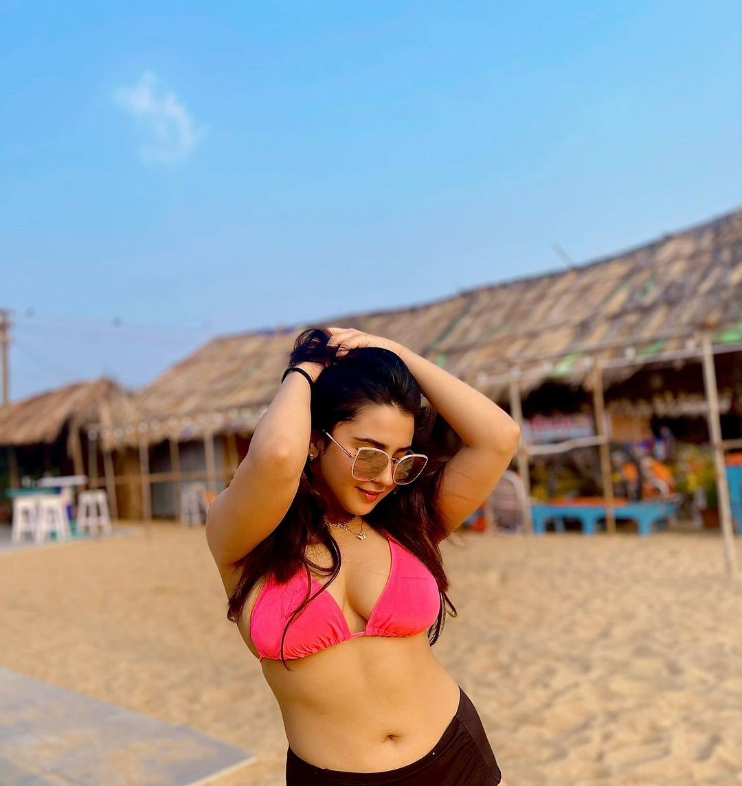 Exposing this desi whore Roshni