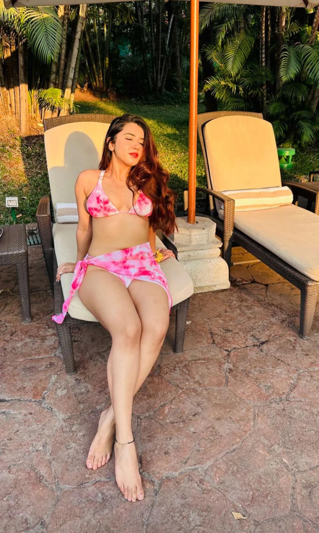 Exposing this desi whore Roshni