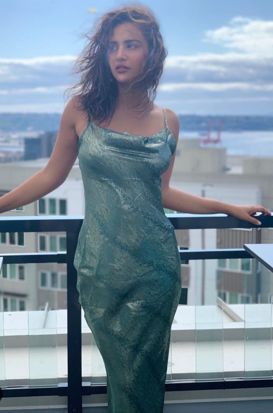 Risking these two whore mothers named shraddha and disha !