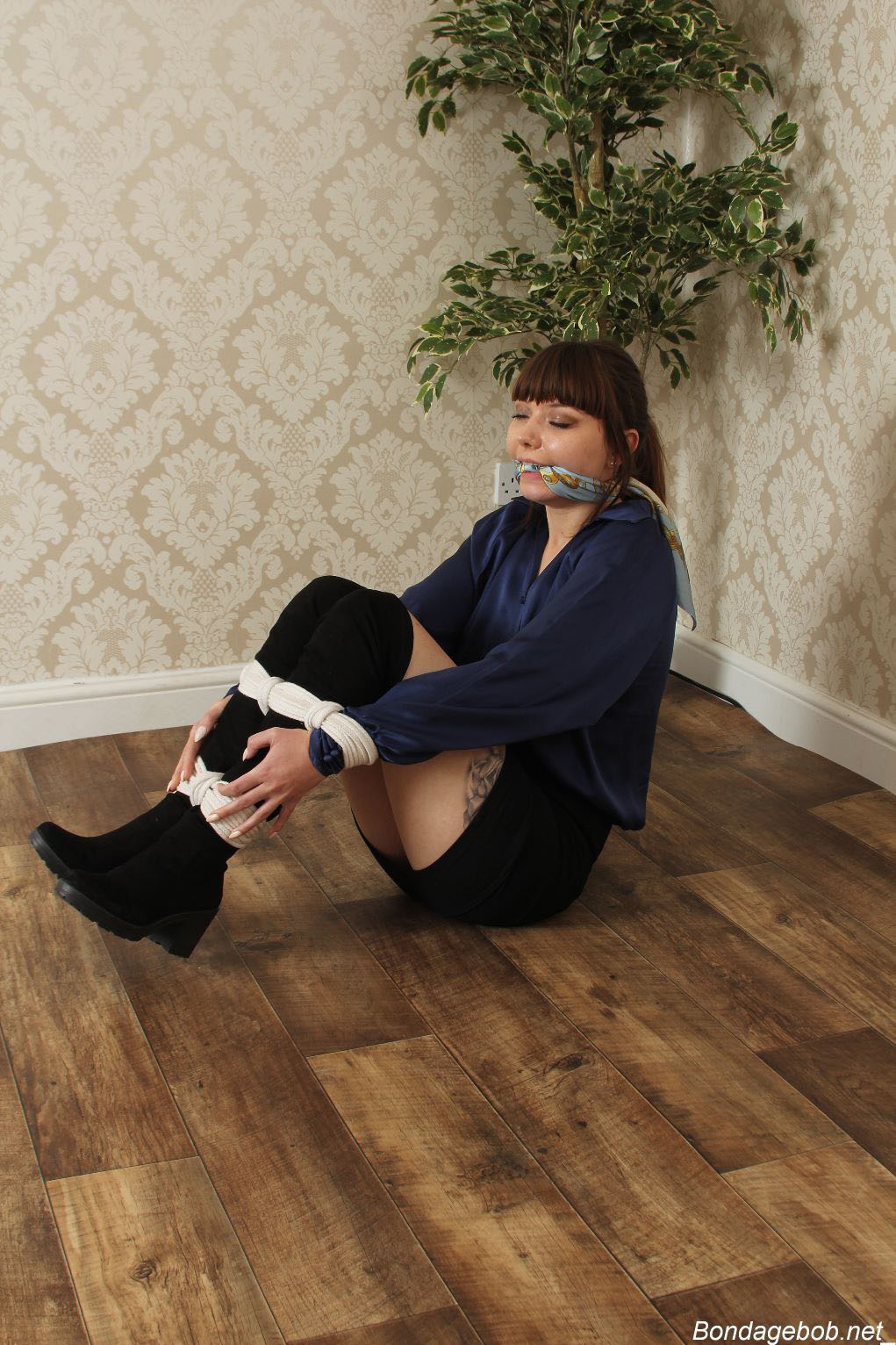 Tied Sexy Beauties 164-2