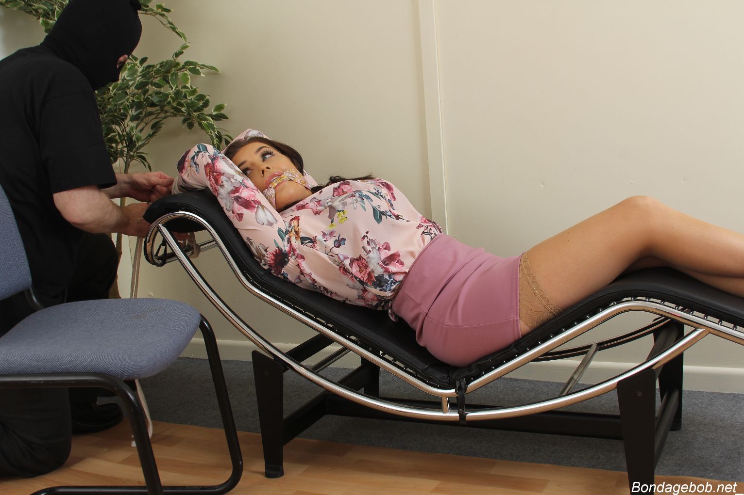 Tied Sexy Beauties 165-2