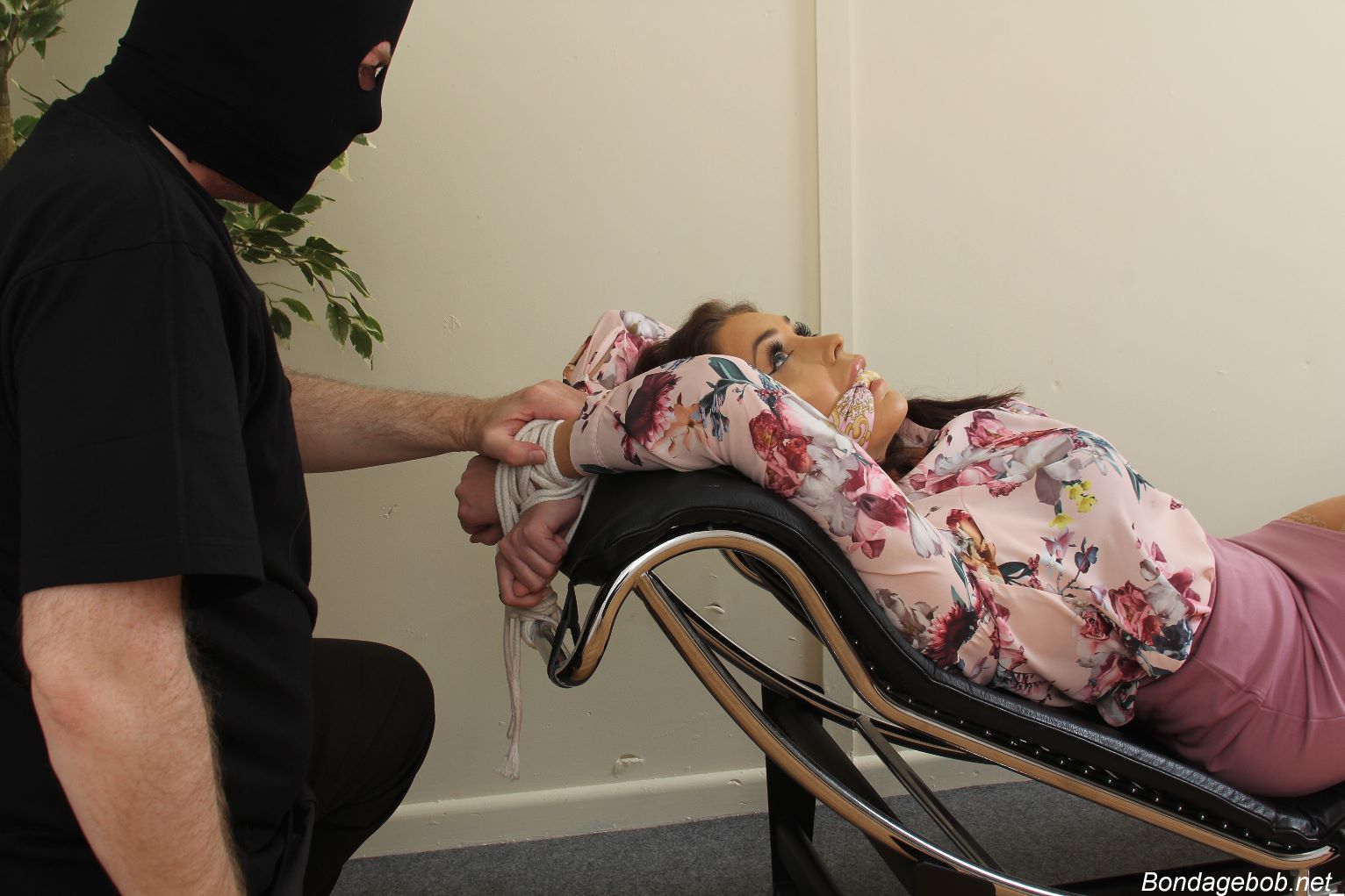 Tied Sexy Beauties 165-2