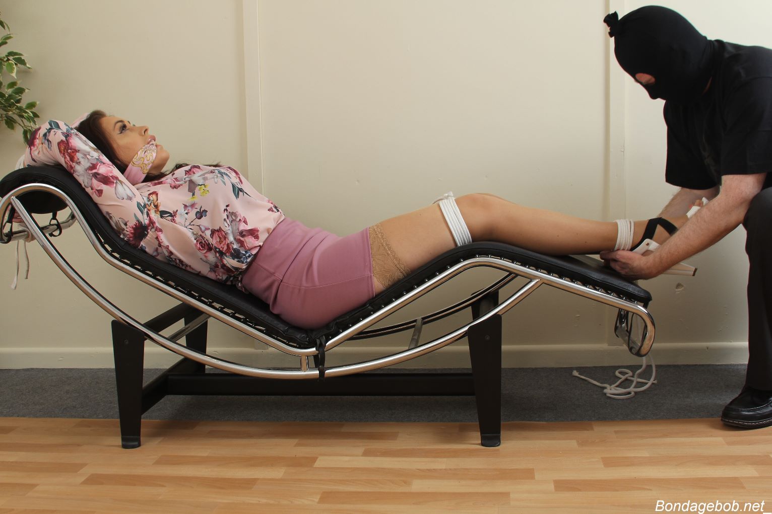 Tied Sexy Beauties 165-2