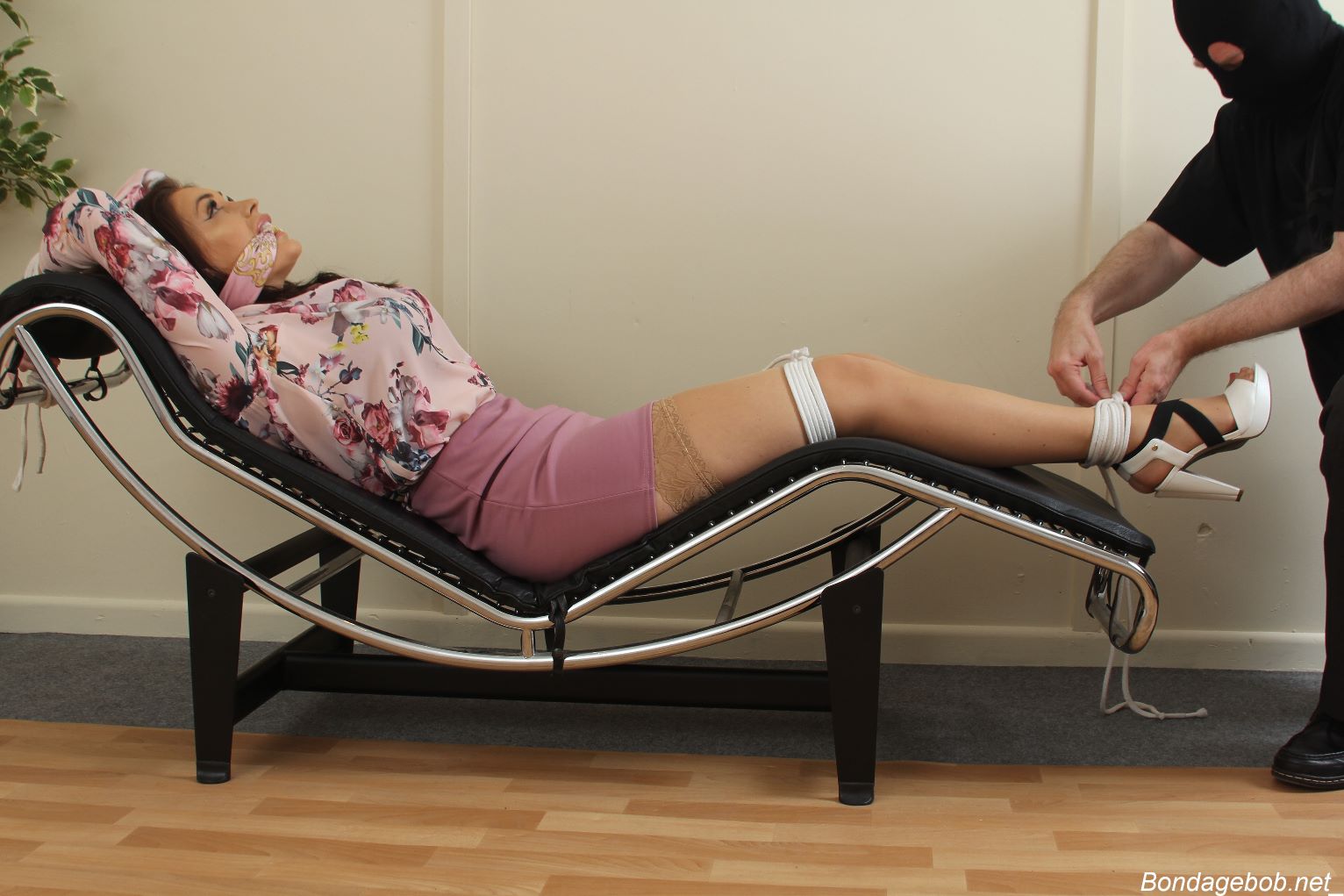 Tied Sexy Beauties 165-2