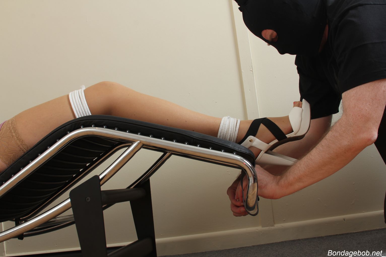 Tied Sexy Beauties 165-2