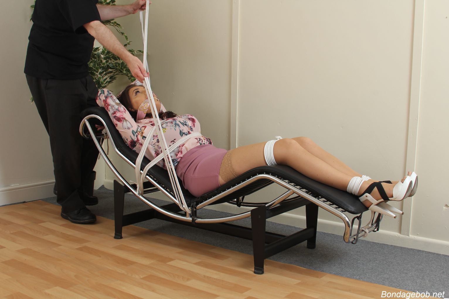 Tied Sexy Beauties 165-2