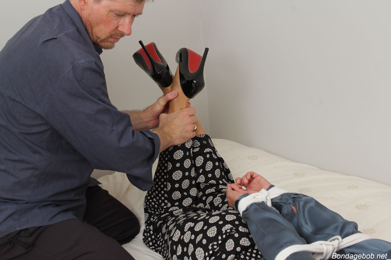 Tied Sexy Beauties 182-1