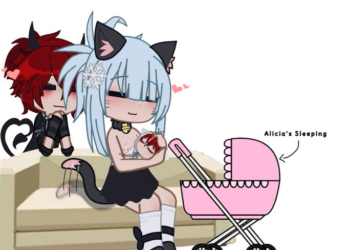 mamãe gata amamentando o filhote