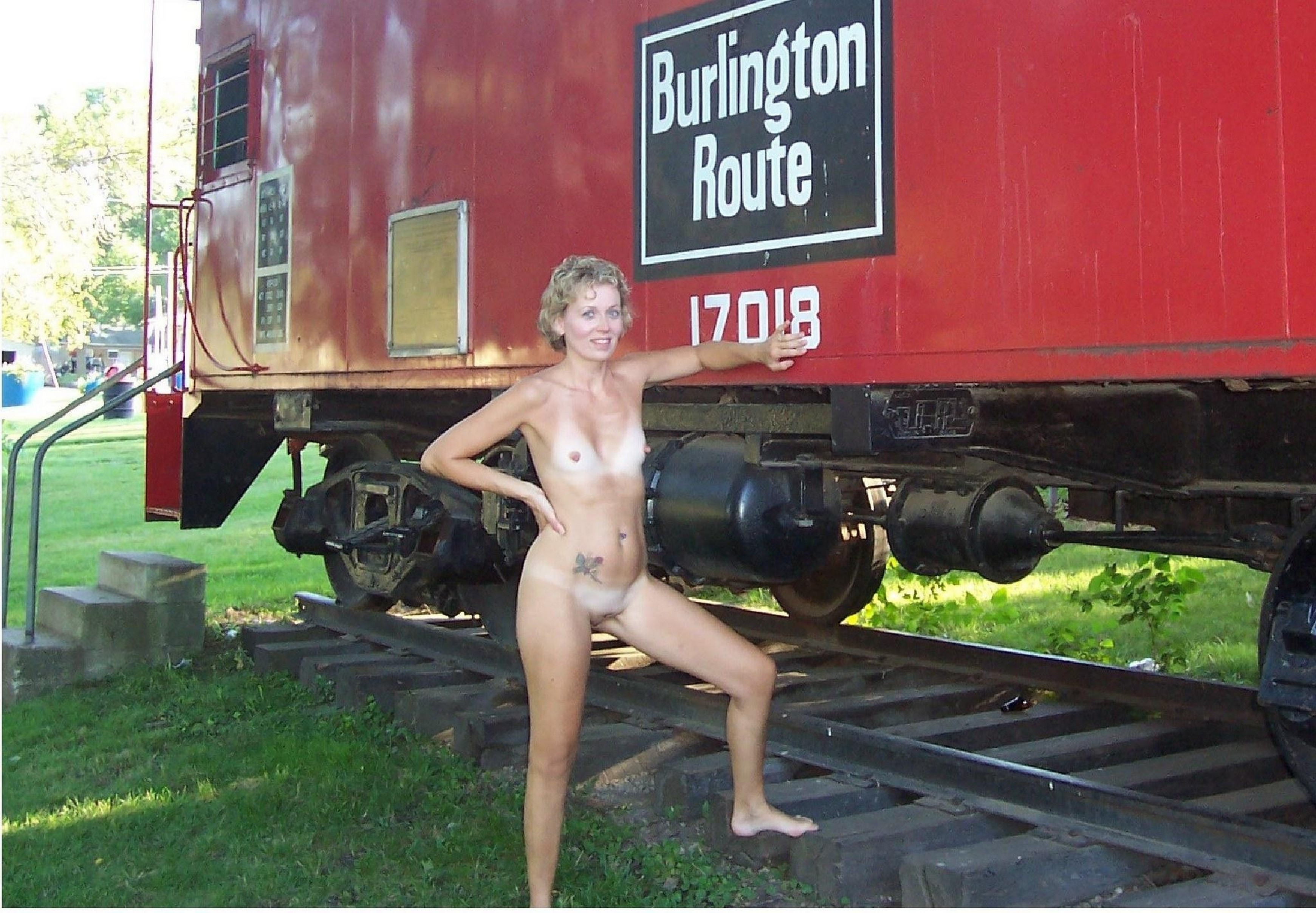 Horny MILF with tiny tits sexlife pics collection