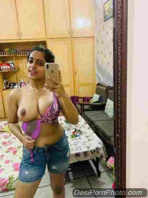 Me upload my nude pics