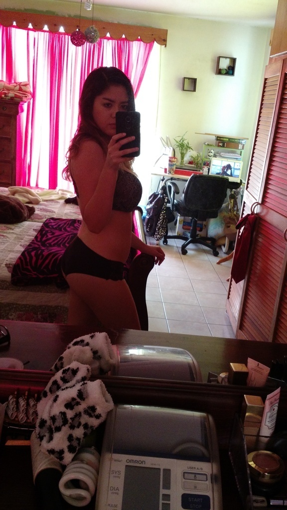 College girls nude pics