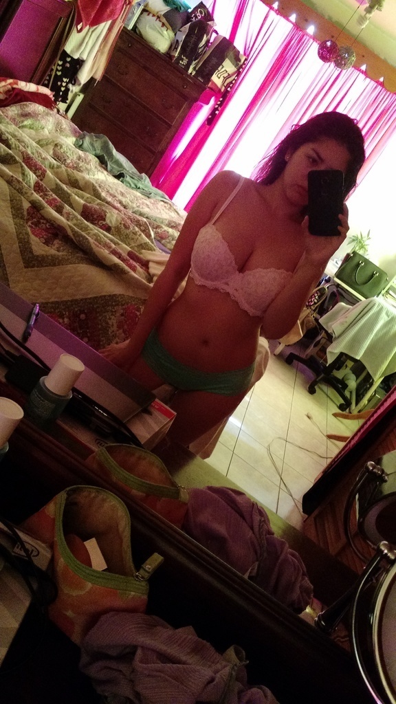 College girls nude pics