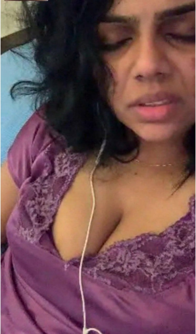 Muslim Slut Showing Big Boobs