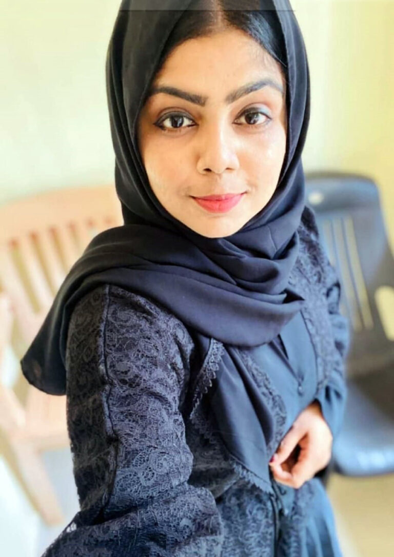 Muslim Slut Showing Big Boobs