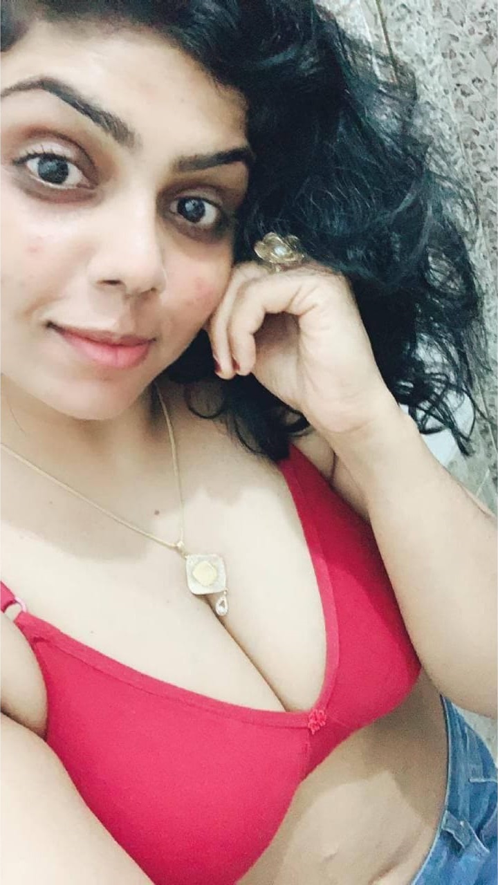 Muslim Slut Showing Big Boobs