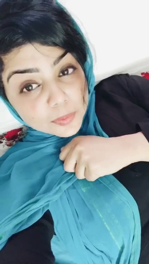Muslim Slut Showing Big Boobs