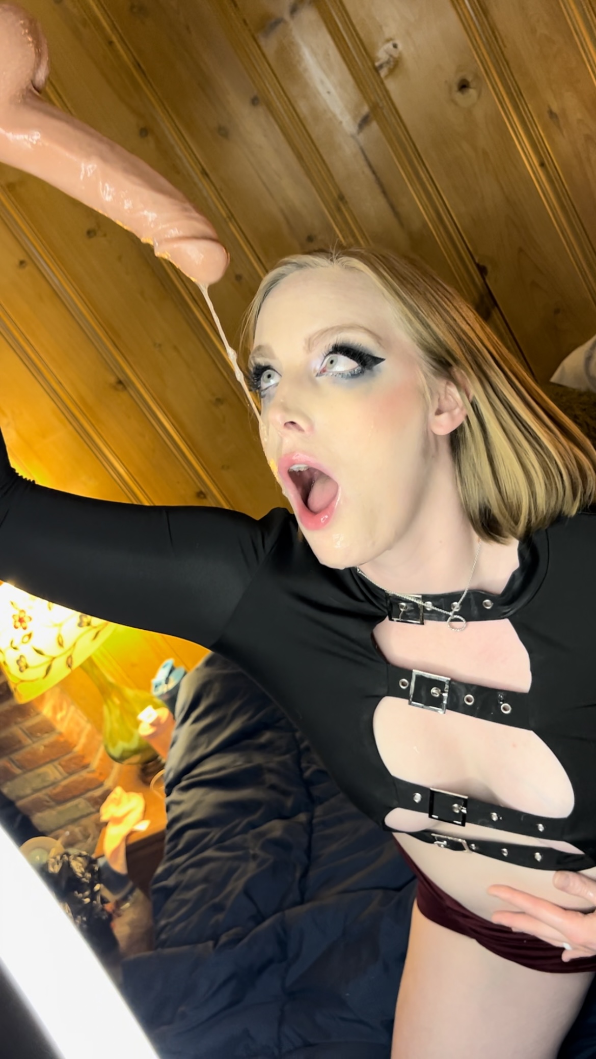 RoseThorneQOS deepthroats like a perfect slut