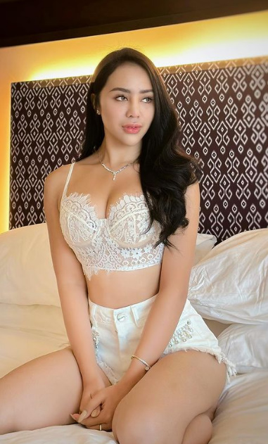 Sexy heat remains tempting 01