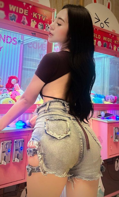 Sexy heat remains tempting 01