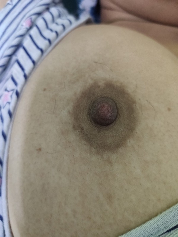 Sexy girl erotic posing nude in hotel room