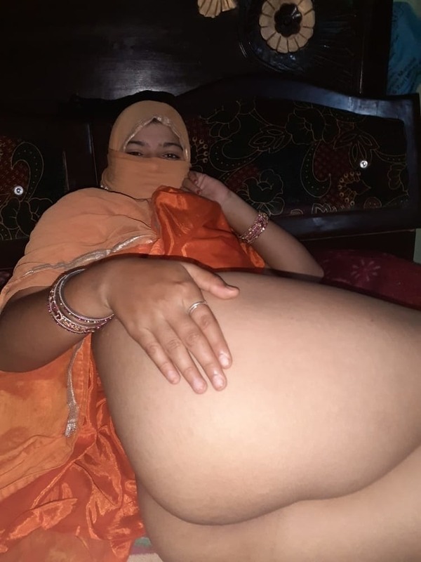 hijabi girl nude pussy and busty ass