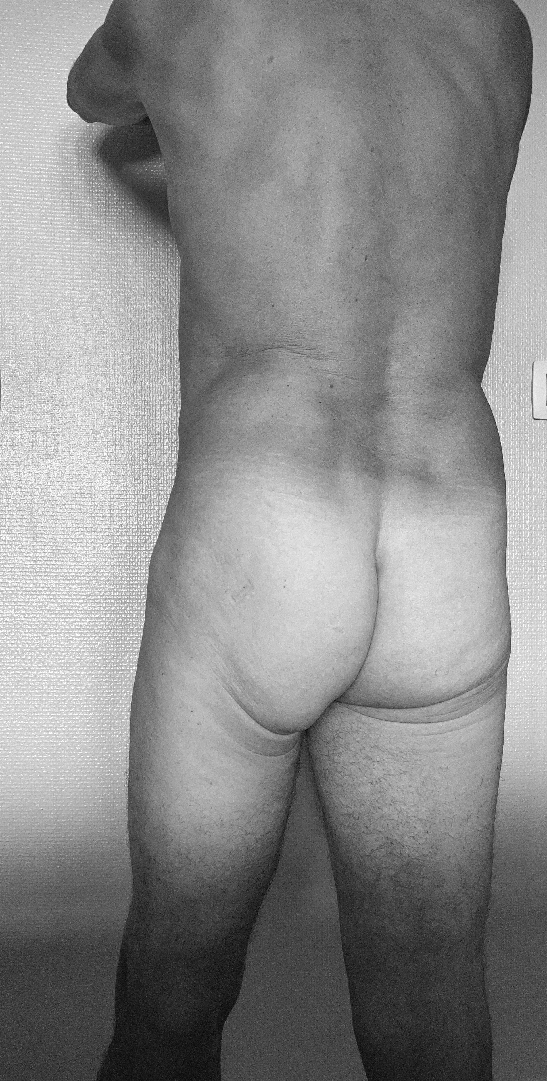 Summery naked black and color renderings that express body f