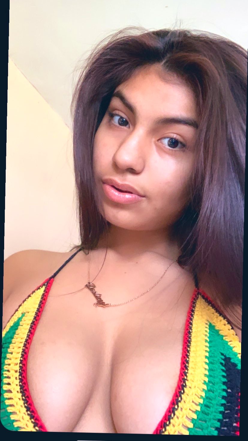 Cute busty slut Destiny Arianna