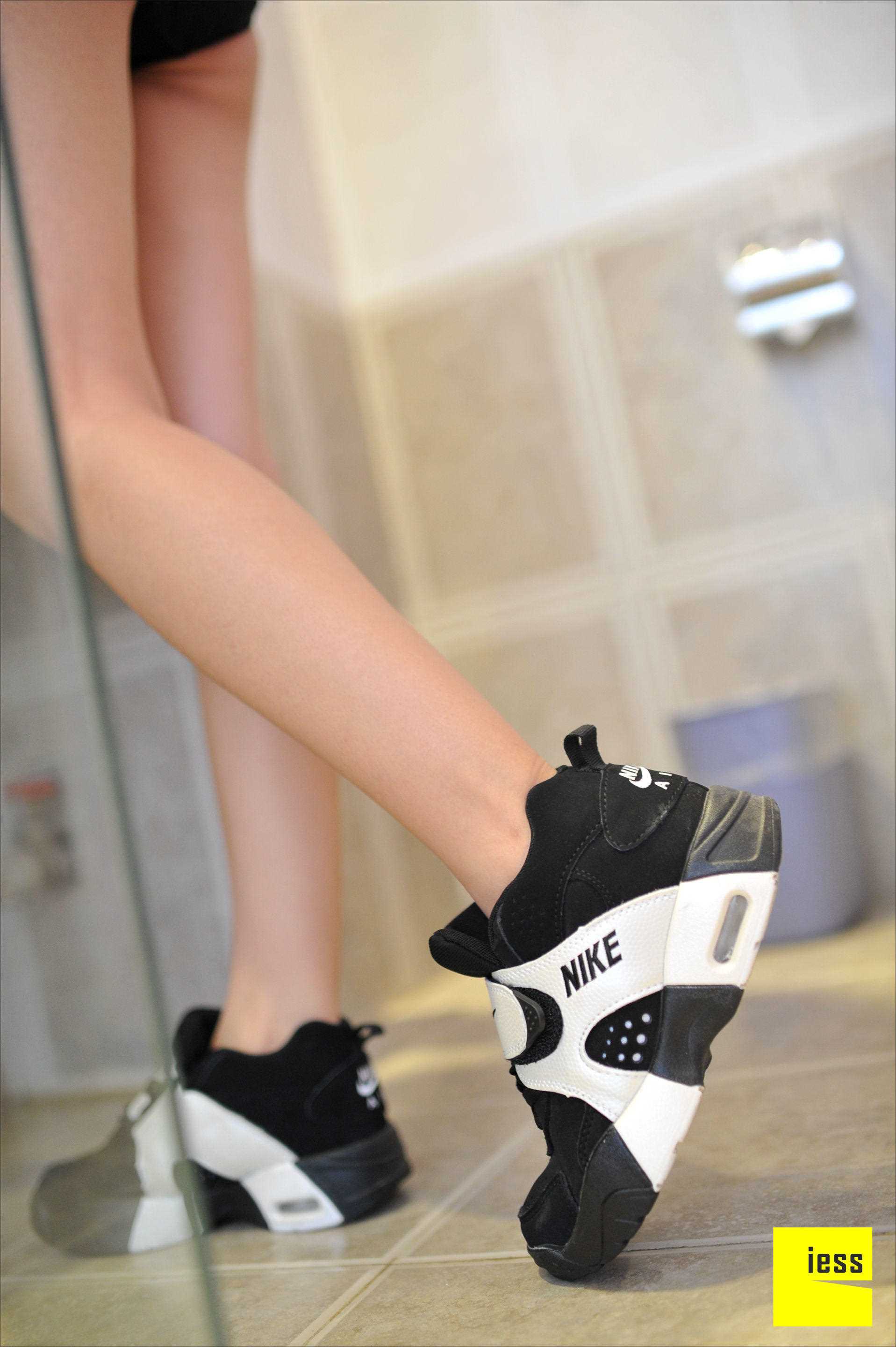 China Beauty Legs and feet 108