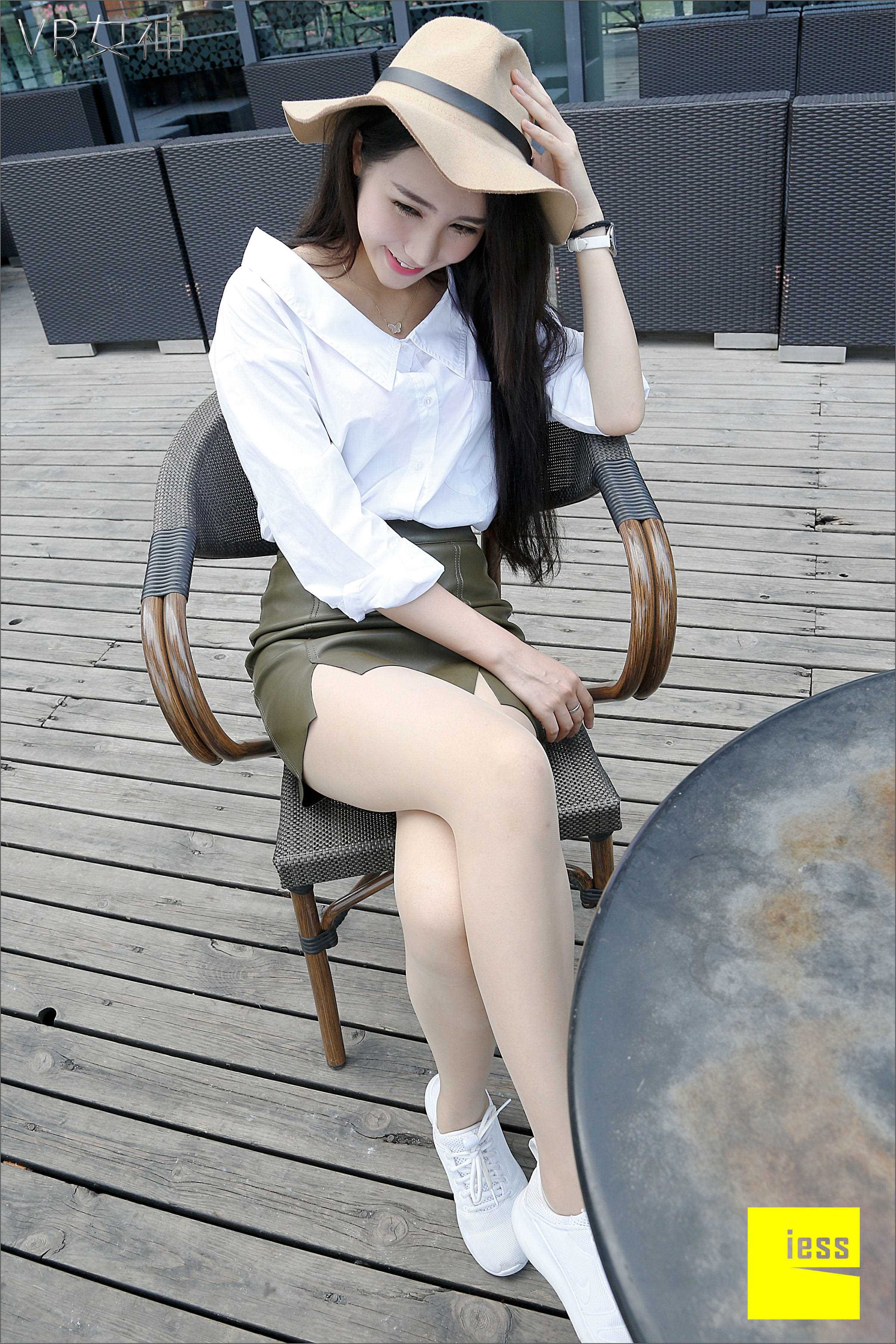 China Beauty Legs and feet 109