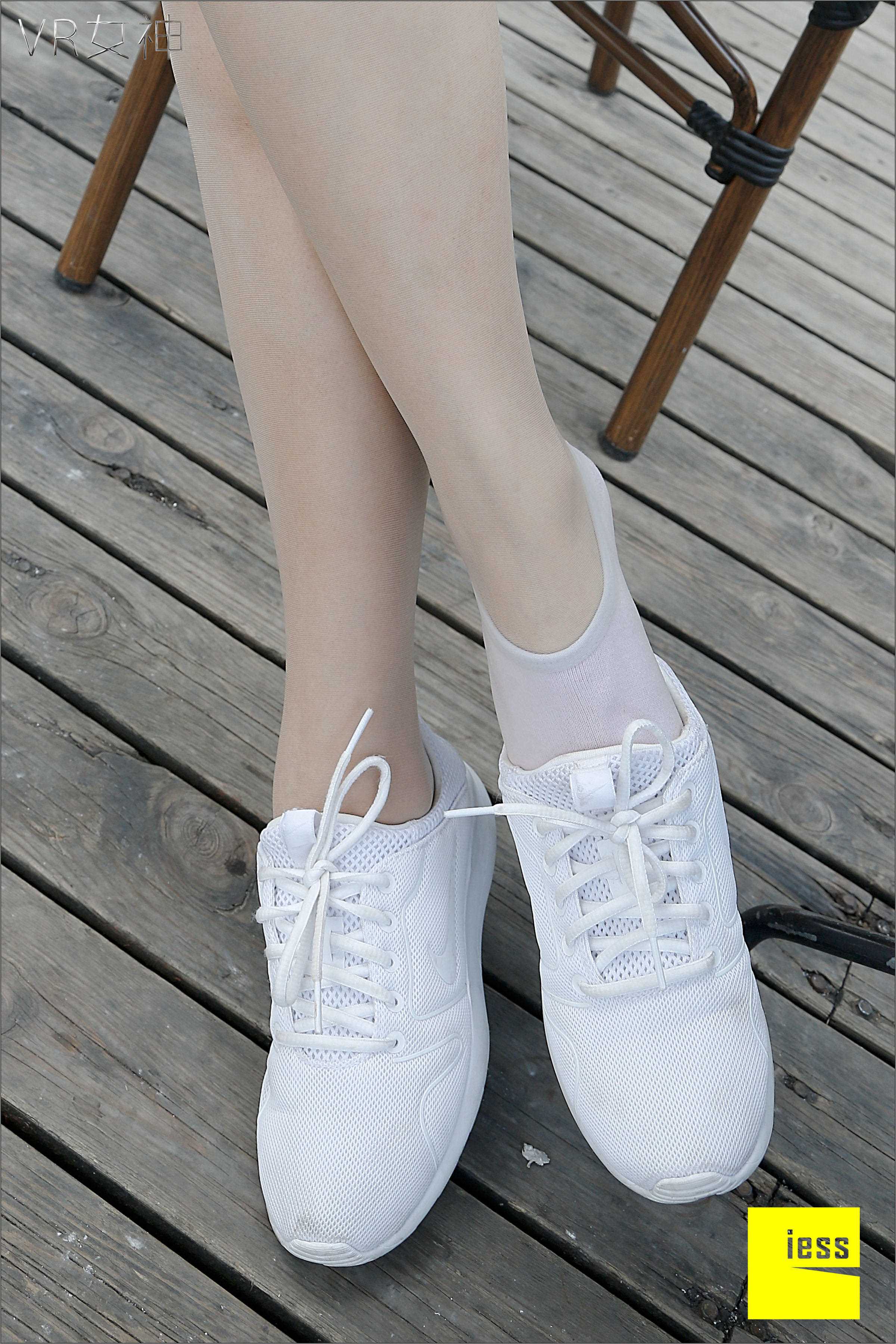 China Beauty Legs and feet 109