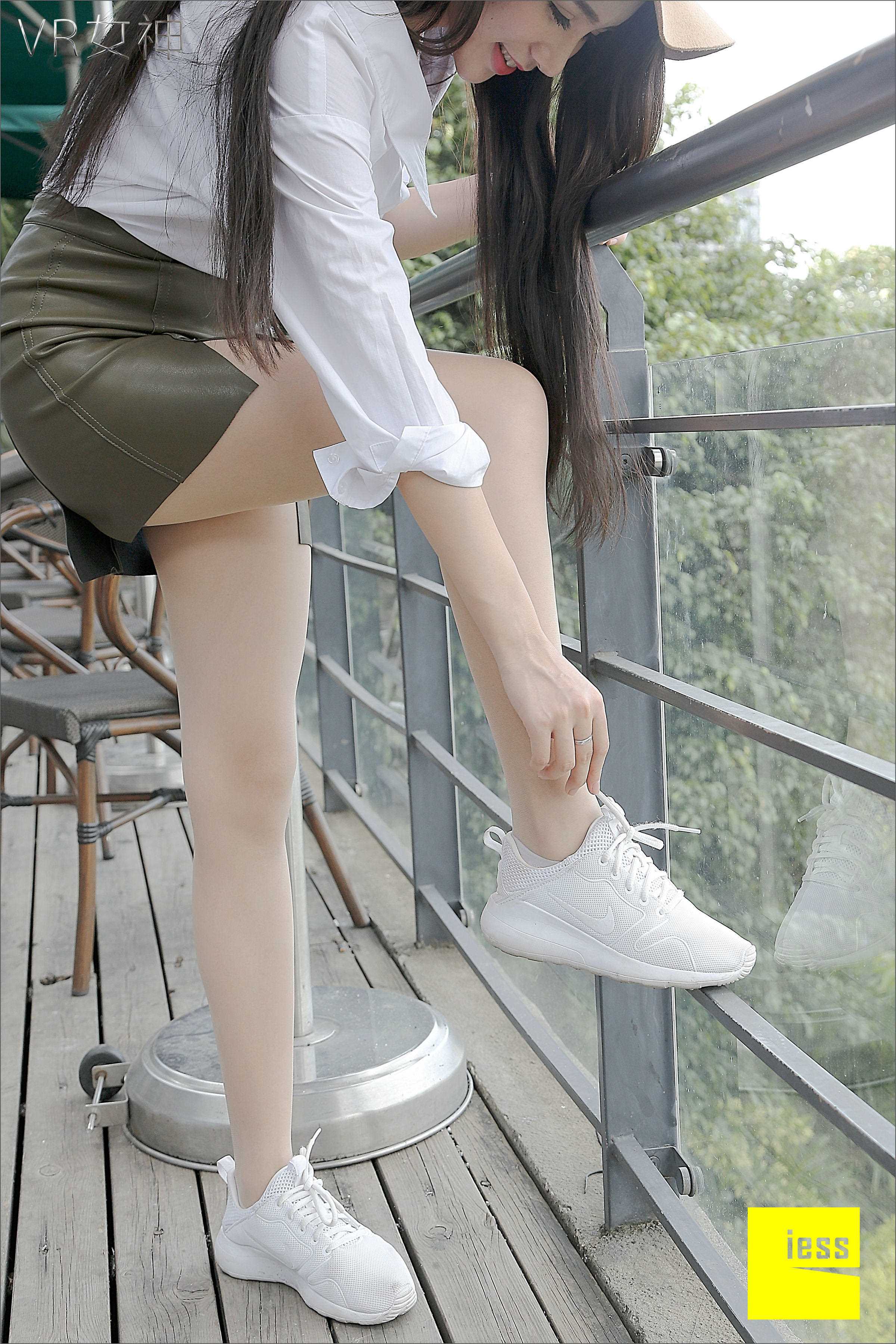 China Beauty Legs and feet 109