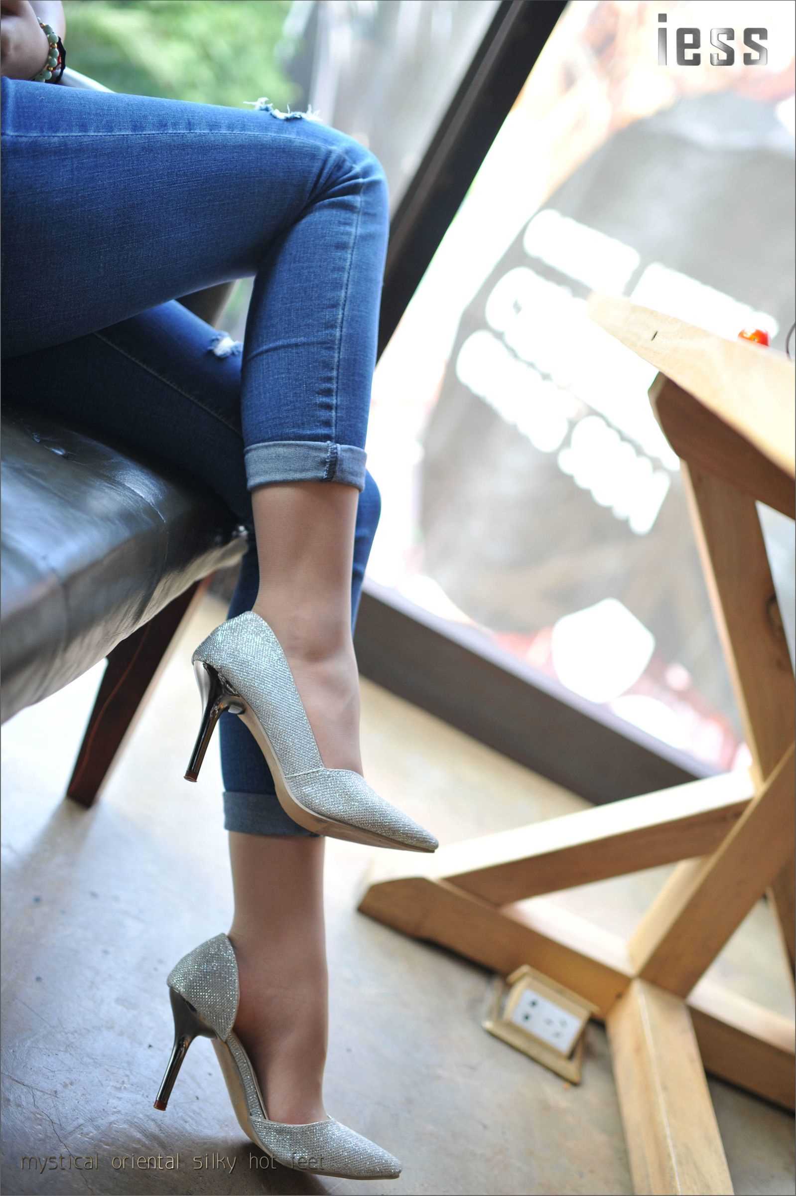 China Beauty Legs and feet 112