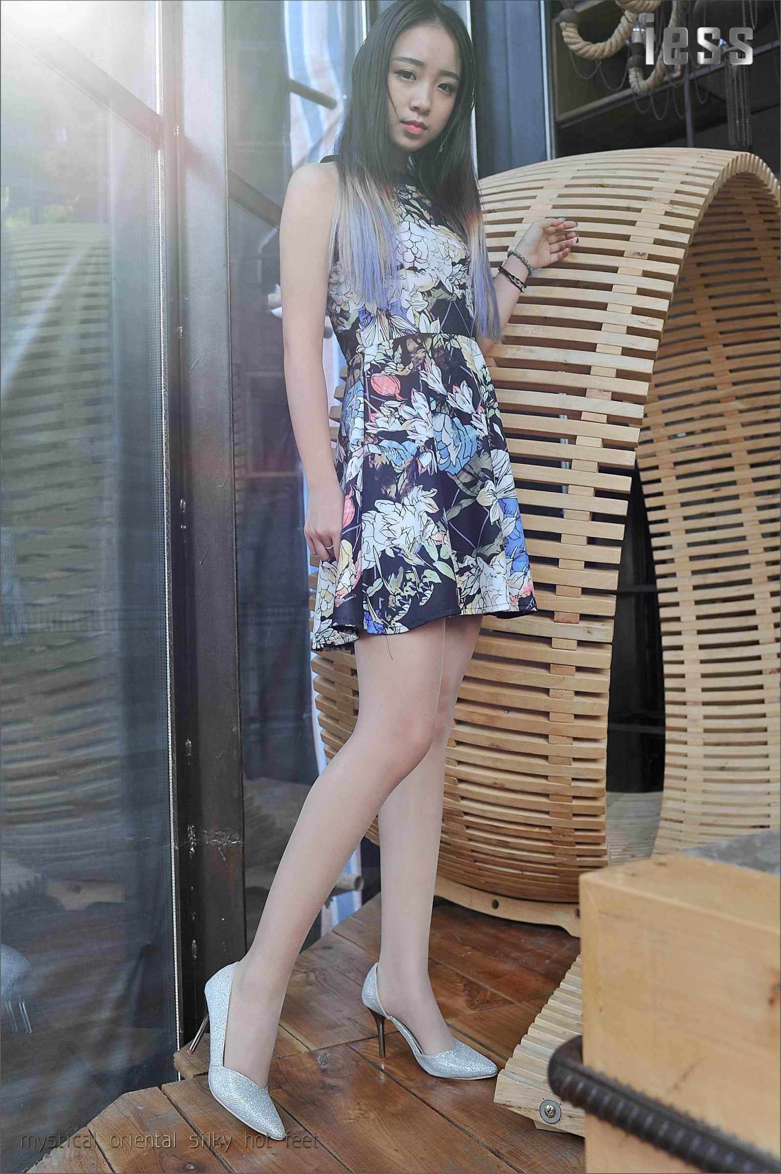 China Beauty Legs and feet 113