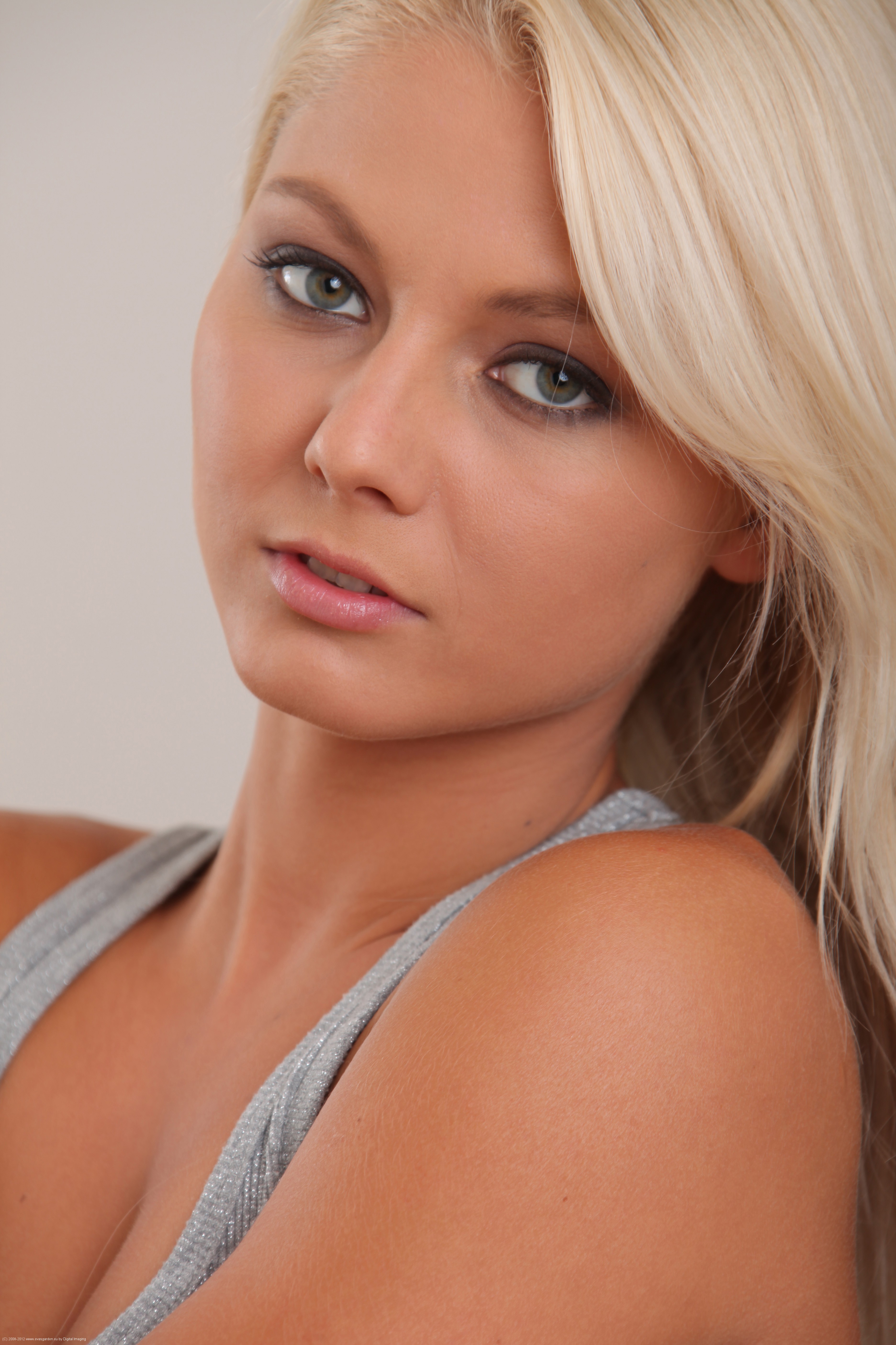 2012-08-14 - Annely Gerritsen - Sensual Moments Pinky June