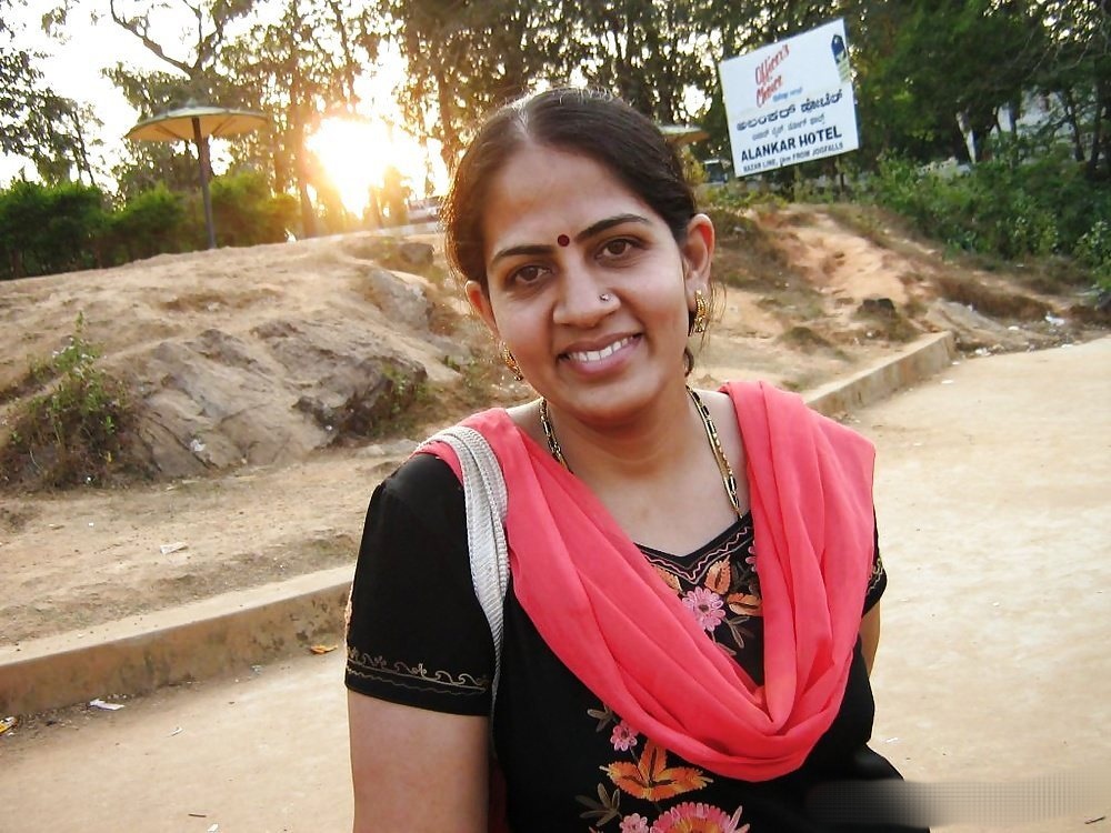 Married aunty affairs with me