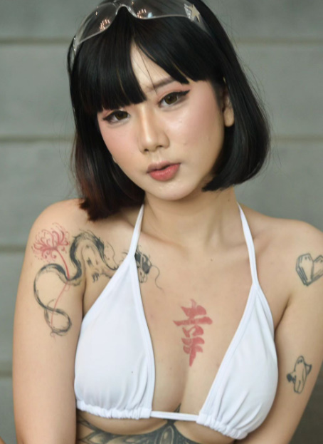 Rndm sultry and hot 02